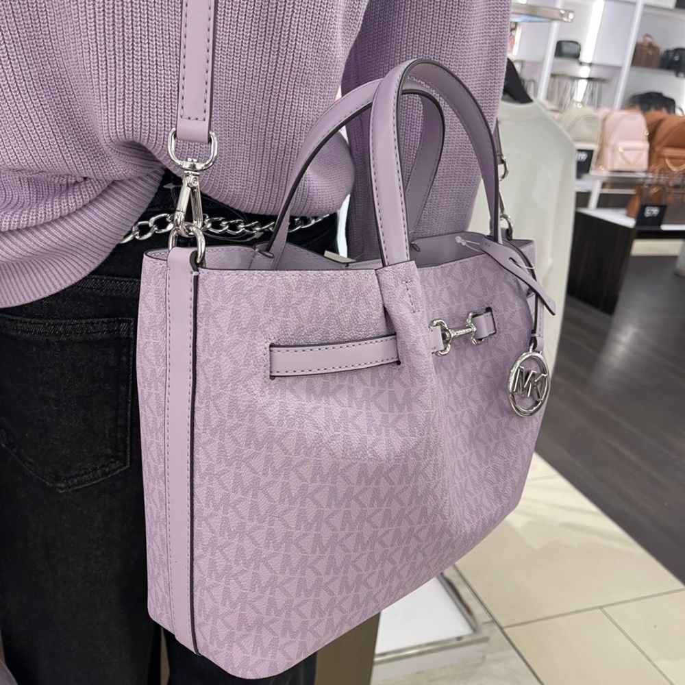 MICHAEL KORS Carson Medium Signature Logo Satchel
Light Quartz
NWT - Picture 14 of 16